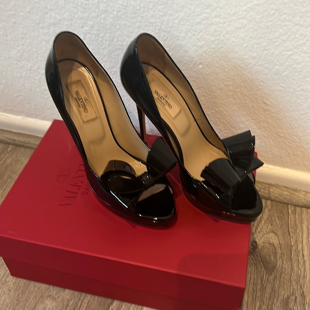 Classic Valentino patent bow heels